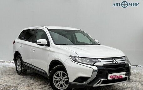 Mitsubishi Outlander III рестайлинг 3, 2019 год, 2 167 000 рублей, 3 фотография
