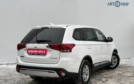 Mitsubishi Outlander III рестайлинг 3, 2019 год, 2 167 000 рублей, 5 фотография