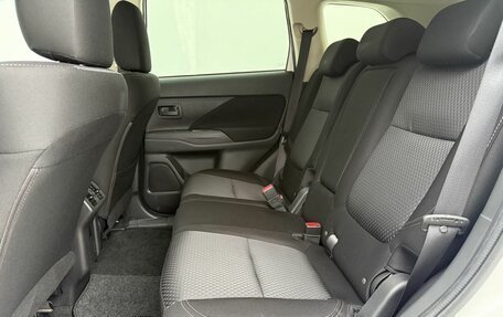 Mitsubishi Outlander III рестайлинг 3, 2019 год, 2 167 000 рублей, 11 фотография