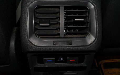 Volkswagen Tiguan II, 2020 год, 2 600 000 рублей, 27 фотография