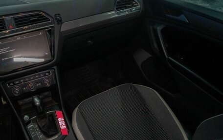 Volkswagen Tiguan II, 2020 год, 2 600 000 рублей, 25 фотография