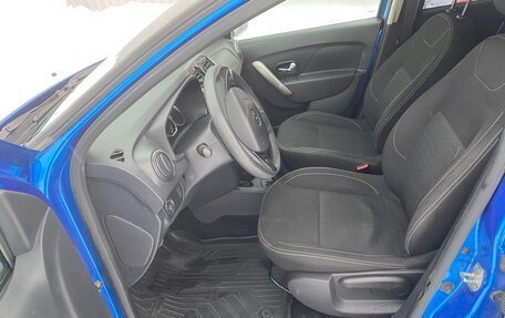 Renault Logan II, 2017 год, 850 000 рублей, 9 фотография