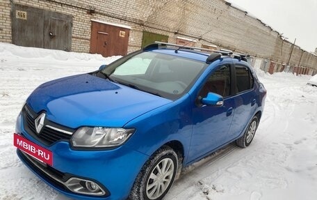 Renault Logan II, 2017 год, 850 000 рублей, 4 фотография