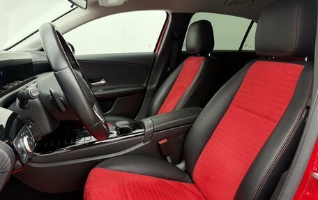 Mercedes-Benz A-Класс, 2018 год, 2 400 000 рублей, 10 фотография