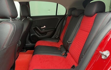 Mercedes-Benz A-Класс, 2018 год, 2 400 000 рублей, 11 фотография