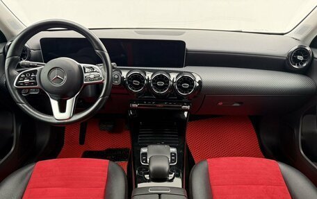 Mercedes-Benz A-Класс, 2018 год, 2 400 000 рублей, 13 фотография