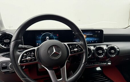 Mercedes-Benz A-Класс, 2018 год, 2 400 000 рублей, 12 фотография