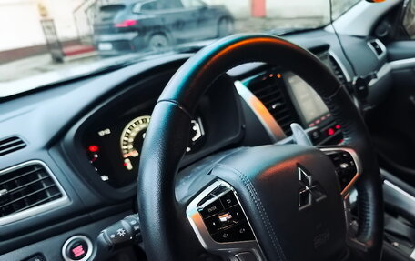 Mitsubishi Montero Sport, 2022 год, 4 700 000 рублей, 11 фотография