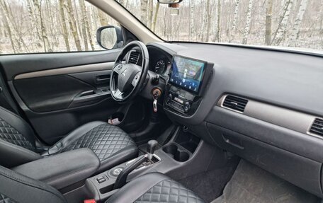 Mitsubishi Outlander III рестайлинг 3, 2015 год, 1 470 000 рублей, 5 фотография