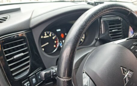 Mitsubishi Outlander III рестайлинг 3, 2015 год, 1 470 000 рублей, 8 фотография