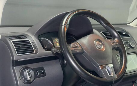 Volkswagen Touran III, 2011 год, 899 000 рублей, 7 фотография
