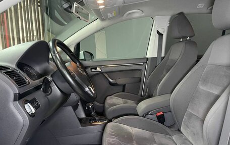 Volkswagen Touran III, 2011 год, 899 000 рублей, 6 фотография