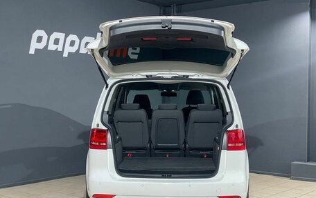 Volkswagen Touran III, 2011 год, 899 000 рублей, 5 фотография