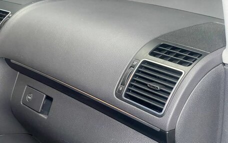 Volkswagen Touran III, 2011 год, 899 000 рублей, 11 фотография