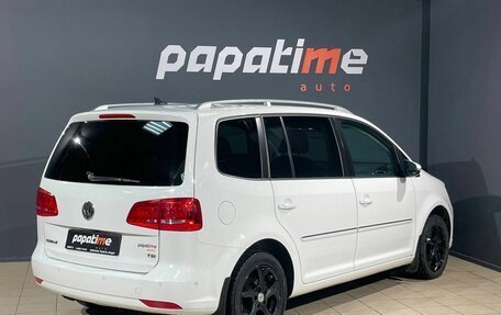 Volkswagen Touran III, 2011 год, 899 000 рублей, 3 фотография