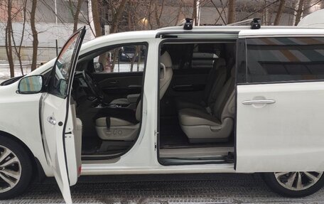 KIA Carnival III, 2017 год, 2 850 000 рублей, 2 фотография