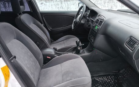 Toyota Avensis III рестайлинг, 2001 год, 289 000 рублей, 10 фотография