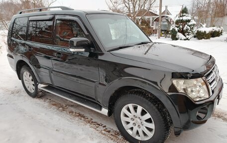 Mitsubishi Pajero IV, 2011 год, 1 950 000 рублей, 2 фотография