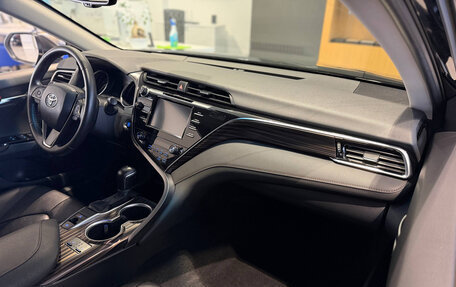 Toyota Camry, 2019 год, 2 990 000 рублей, 9 фотография