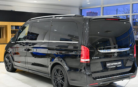 Mercedes-Benz V-Класс, 2019 год, 4 300 000 рублей, 6 фотография
