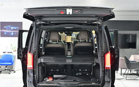 Mercedes-Benz V-Класс, 2019 год, 4 300 000 рублей, 10 фотография