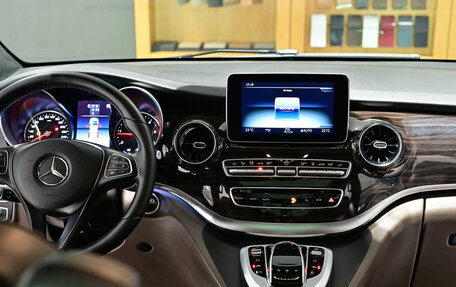 Mercedes-Benz V-Класс, 2019 год, 4 300 000 рублей, 14 фотография