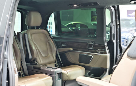 Mercedes-Benz V-Класс, 2019 год, 4 300 000 рублей, 26 фотография