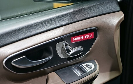 Mercedes-Benz V-Класс, 2019 год, 4 300 000 рублей, 28 фотография