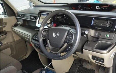 Honda Stepwgn IV, 2017 год, 1 230 000 рублей, 6 фотография