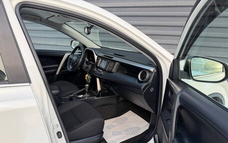 Toyota RAV4, 2017 год, 2 195 000 рублей, 32 фотография