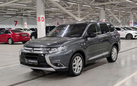 Mitsubishi Outlander III рестайлинг 3, 2016 год, 1 599 000 рублей, 5 фотография