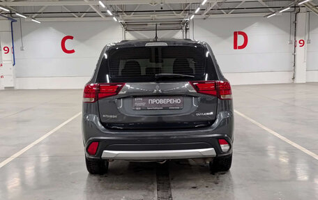 Mitsubishi Outlander III рестайлинг 3, 2016 год, 1 599 000 рублей, 10 фотография