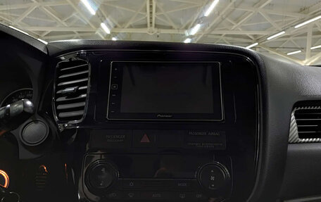 Mitsubishi Outlander III рестайлинг 3, 2016 год, 1 599 000 рублей, 19 фотография