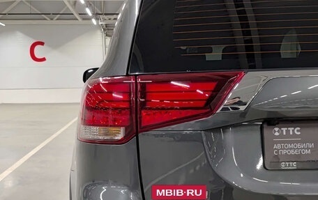 Mitsubishi Outlander III рестайлинг 3, 2016 год, 1 599 000 рублей, 13 фотография