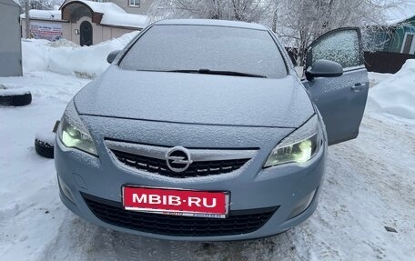 Opel Astra J, 2010 год, 600 000 рублей, 1 фотография