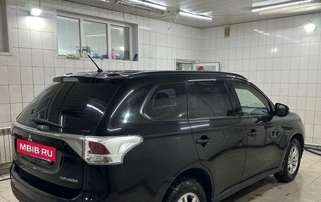 Mitsubishi Outlander III рестайлинг 3, 2013 год, 1 320 000 рублей, 4 фотография