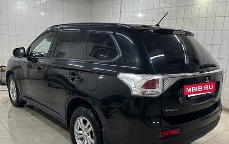 Mitsubishi Outlander III рестайлинг 3, 2013 год, 1 320 000 рублей, 3 фотография