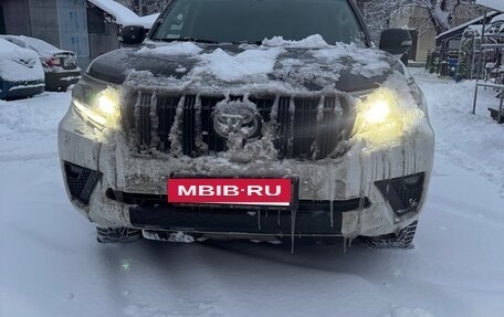 Toyota Land Cruiser Prado 150 рестайлинг 2, 2021 год, 5 690 000 рублей, 3 фотография