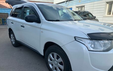 Mitsubishi Outlander III рестайлинг 3, 2014 год, 1 200 000 рублей, 2 фотография