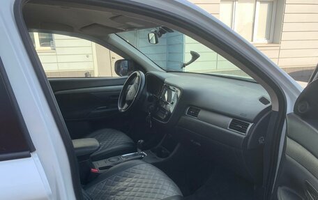 Mitsubishi Outlander III рестайлинг 3, 2014 год, 1 200 000 рублей, 6 фотография