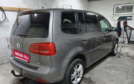 Volkswagen Touran III, 2010 год, 1 150 000 рублей, 2 фотография