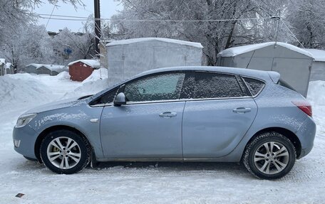 Opel Astra J, 2010 год, 600 000 рублей, 3 фотография