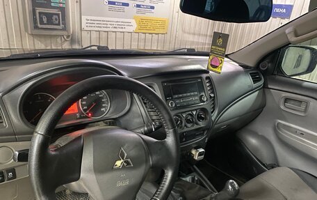 Mitsubishi L200 IV рестайлинг, 2015 год, 2 400 000 рублей, 6 фотография