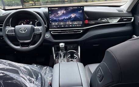 Toyota Highlander, 2025 год, 5 300 000 рублей, 27 фотография