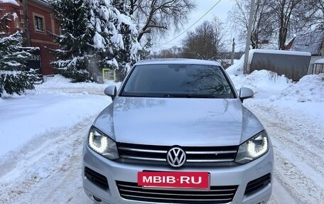 Volkswagen Touareg III, 2011 год, 1 850 000 рублей, 2 фотография