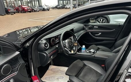 Mercedes-Benz E-Класс, 2020 год, 3 200 000 рублей, 5 фотография