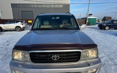 Toyota Land Cruiser 100 рестайлинг 2, 2001 год, 2 050 000 рублей, 2 фотография