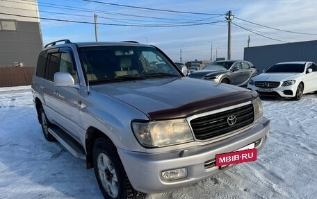 Toyota Land Cruiser 100 рестайлинг 2, 2001 год, 2 050 000 рублей, 3 фотография