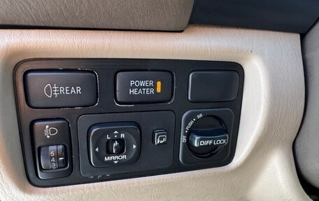 Toyota Land Cruiser 100 рестайлинг 2, 2001 год, 2 050 000 рублей, 13 фотография