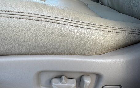 Toyota Land Cruiser 100 рестайлинг 2, 2001 год, 2 050 000 рублей, 22 фотография